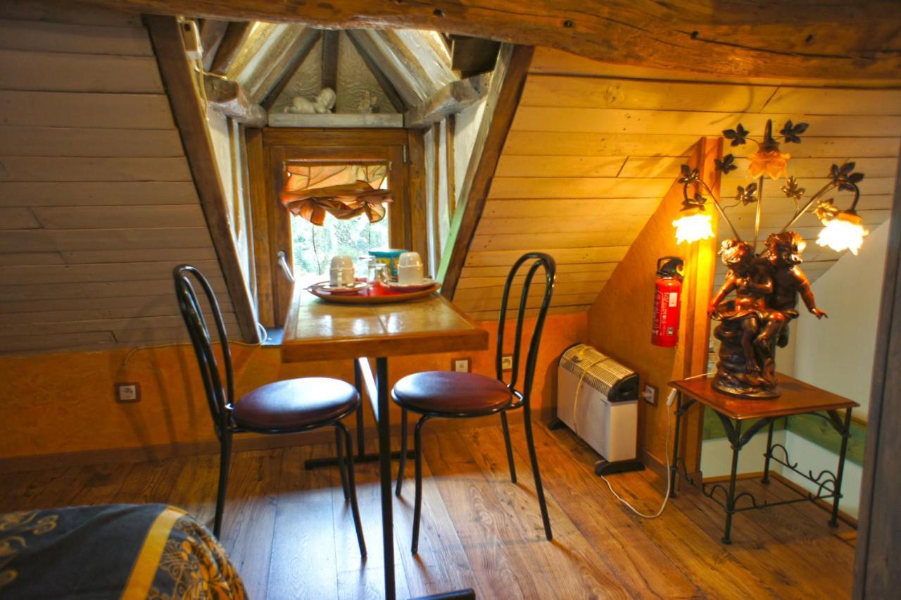 Bed and Breakfast Aux Logis De La Solre Ferriere-la-Petite Экстерьер фото