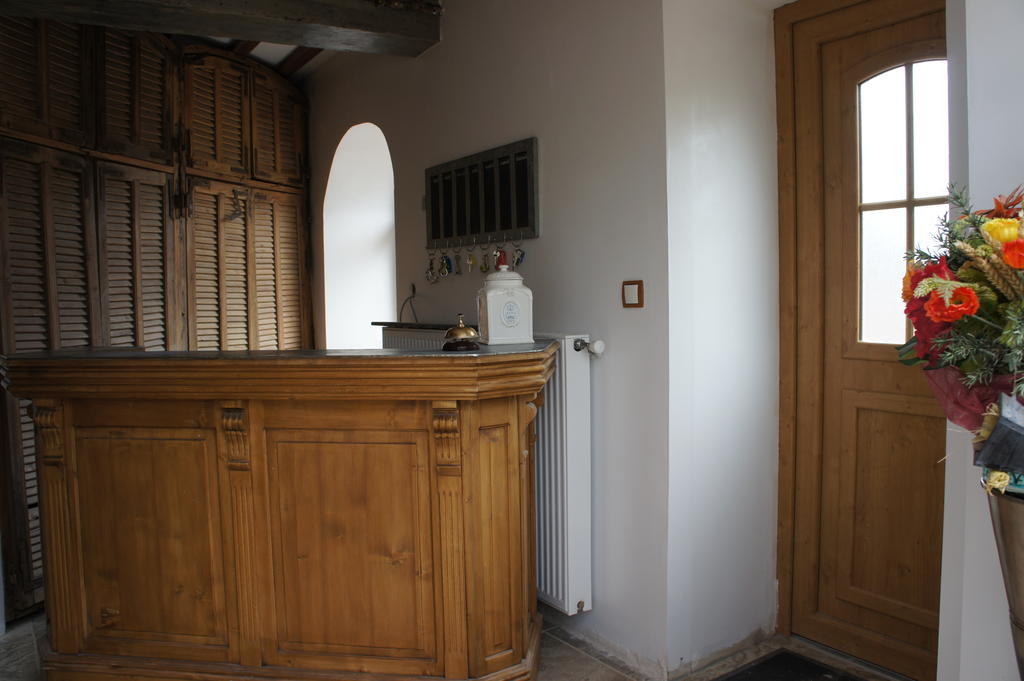 Bed and Breakfast Aux Logis De La Solre Ferriere-la-Petite Экстерьер фото