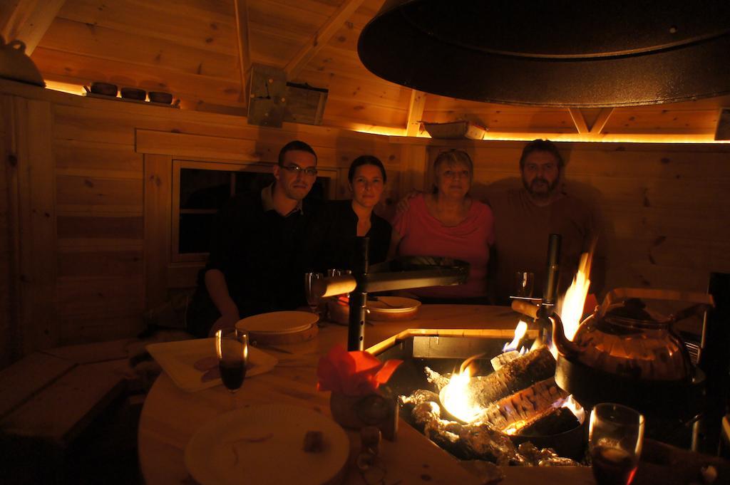 Bed and Breakfast Aux Logis De La Solre Ferriere-la-Petite Экстерьер фото